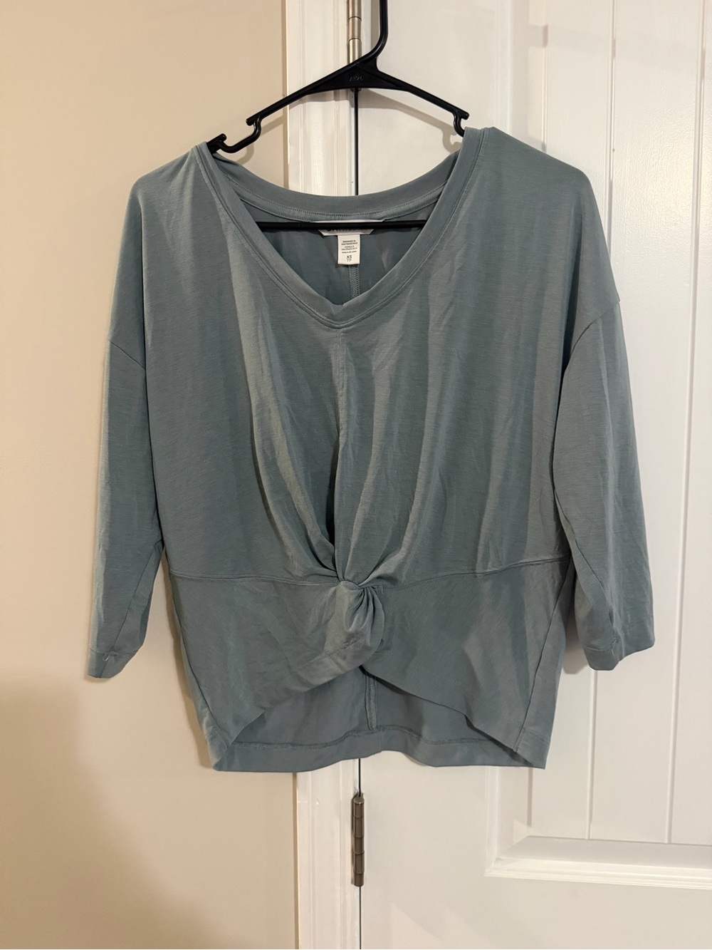 Athleta Blue-Gray Twist Front V-Neck Activewear Top Three-Quarter Sleeve Size XS